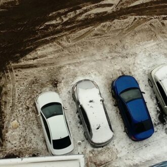 Упала сосулька на машину: что делать?