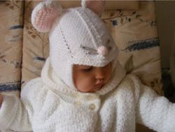 Вязаные шапочки для новорожденных: как связать детские шапки спицами