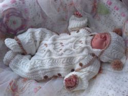 Вязание для детей до года: вещи для младенцев спицами и крючком