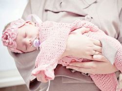 Вязание для новорожденных девочек: как связать платье крючком или спицами