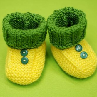 Вязание пинеток для новорожденных спицами и крючком — описание схем вязания (70 фото)