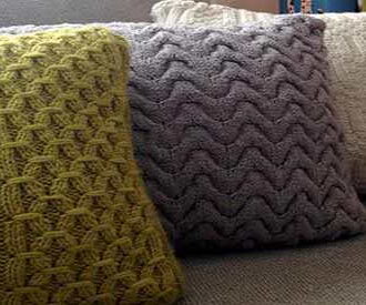Вязаные наволочки на диванные подушки спицами