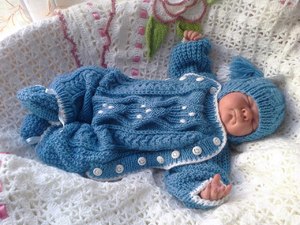 Вязаные спицами костюмы для новорожденных: выкройки, схемы и материалы для начинающих