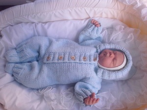 Вязаный комбинезон для новорождённых: пошаговое описание и схемы, простой мастер-класс от опытной рукодельницы