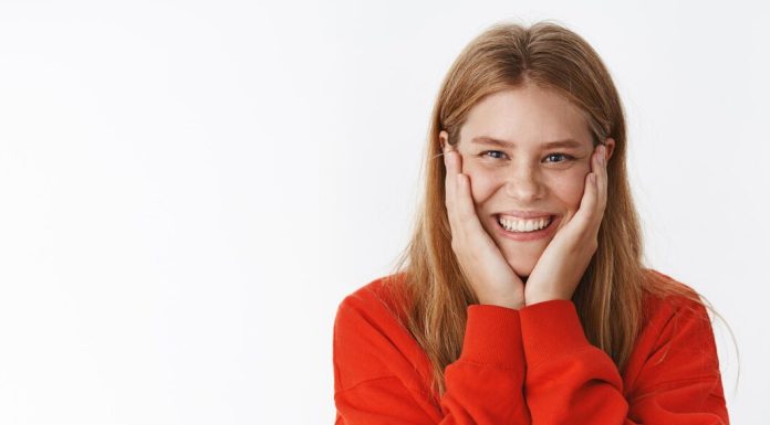 Как достичь роскошной улыбки с помощью красивых зубов: улыбаемся чаще freepik