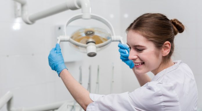 Лечение зубов под седацией: комфорт и безопасность freepik