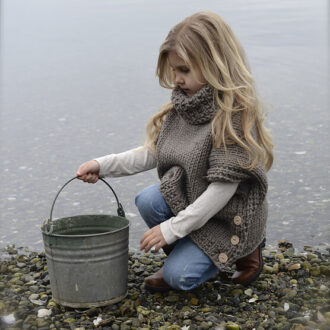 Жилетки для девочек спицами с описанием (схемы)