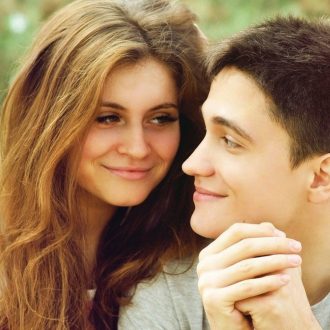 Главные признаки того, что девушка тебя любит